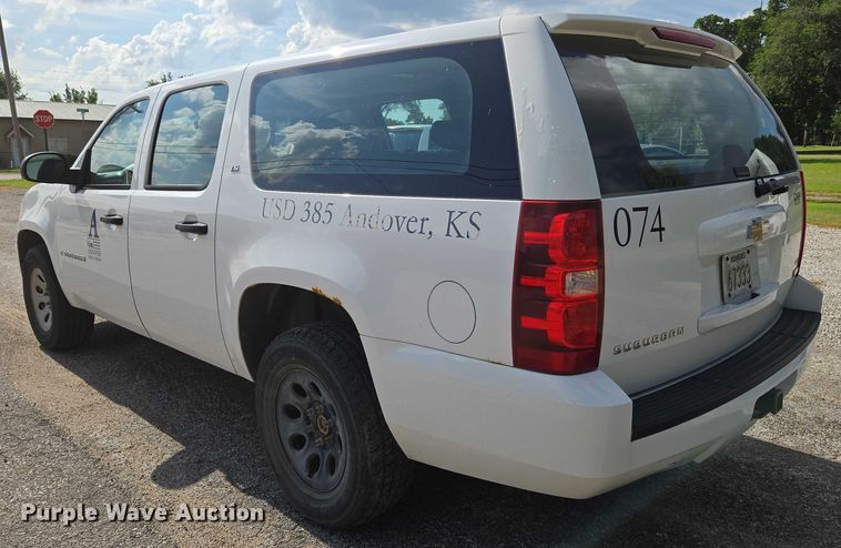 image for item EN8263 2007 Chevrolet Suburban 1500 SUV