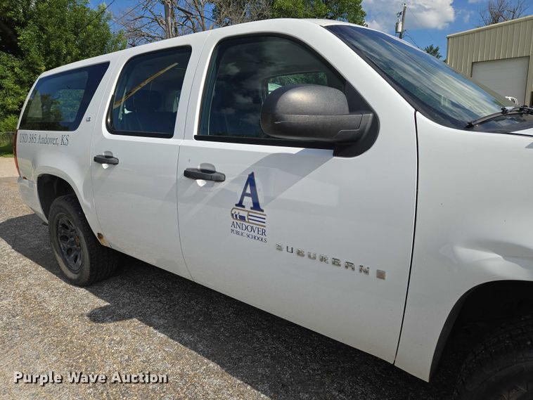 image for item EN8263 2007 Chevrolet Suburban 1500 SUV