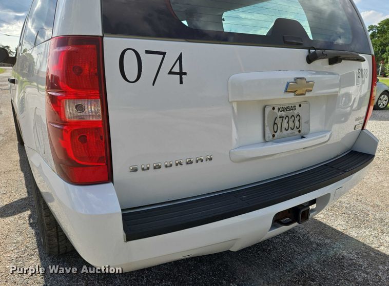 image for item EN8263 2007 Chevrolet Suburban 1500 SUV