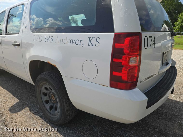 image for item EN8263 2007 Chevrolet Suburban 1500 SUV