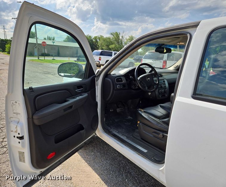 image for item EN8263 2007 Chevrolet Suburban 1500 SUV