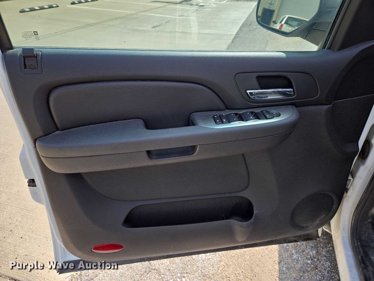 image for item EN8263 2007 Chevrolet Suburban 1500 SUV