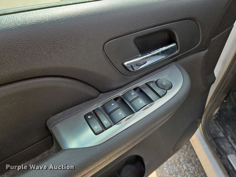 image for item EN8263 2007 Chevrolet Suburban 1500 SUV