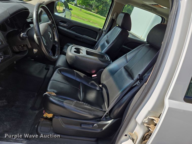 image for item EN8263 2007 Chevrolet Suburban 1500 SUV