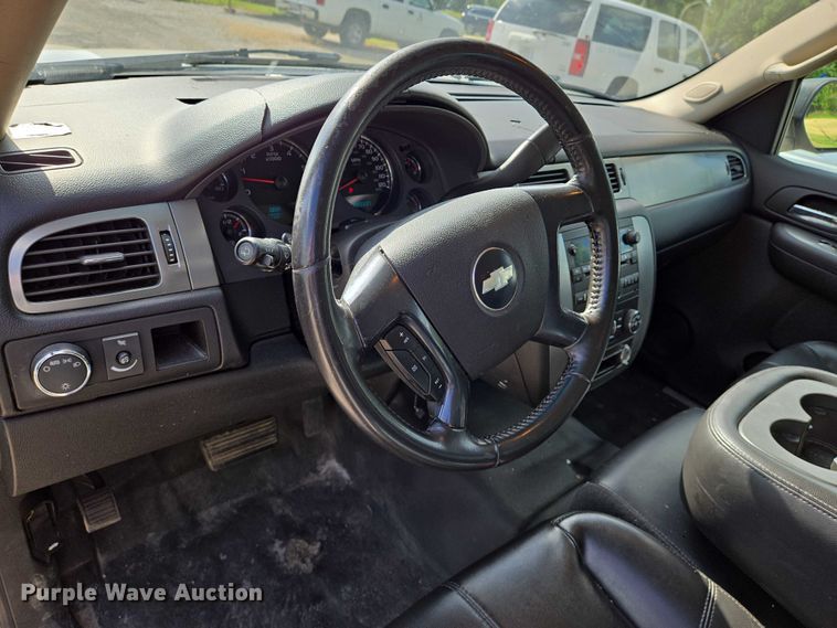 image for item EN8263 2007 Chevrolet Suburban 1500 SUV