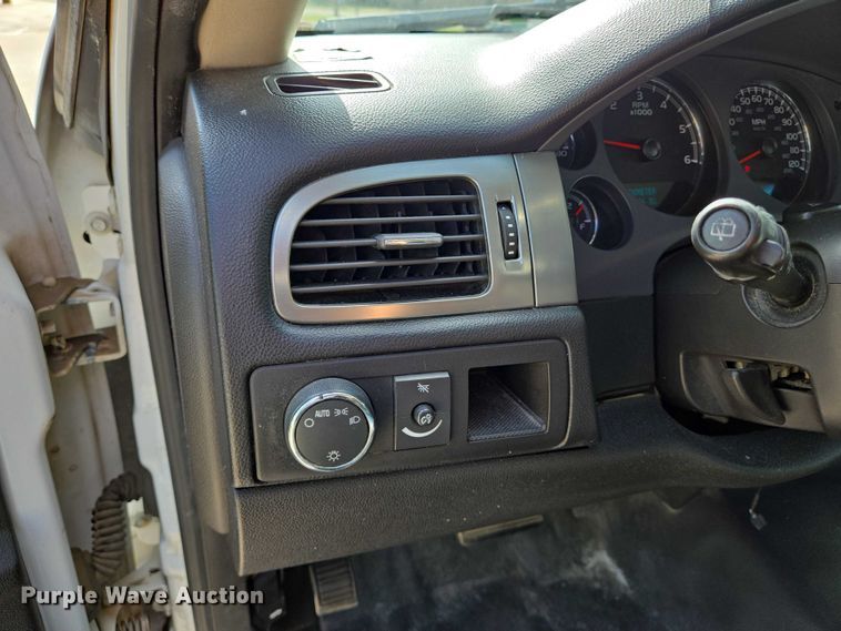 image for item EN8263 2007 Chevrolet Suburban 1500 SUV