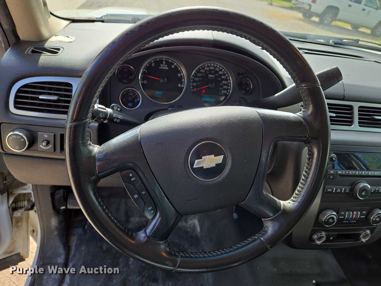 image for item EN8263 2007 Chevrolet Suburban 1500 SUV