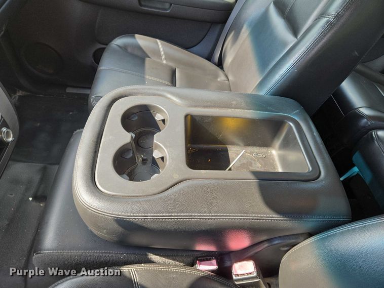 image for item EN8263 2007 Chevrolet Suburban 1500 SUV