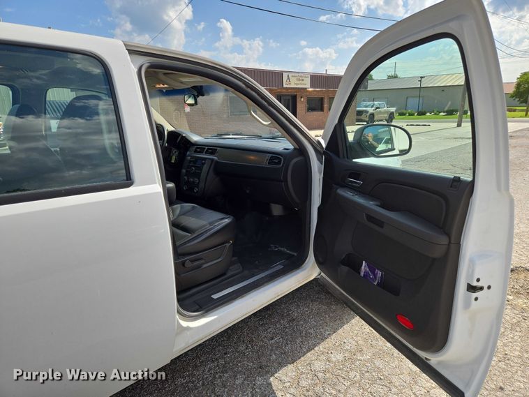 image for item EN8263 2007 Chevrolet Suburban 1500 SUV