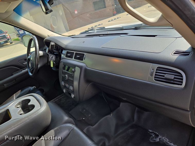 image for item EN8263 2007 Chevrolet Suburban 1500 SUV