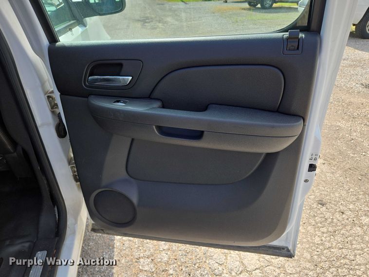 image for item EN8263 2007 Chevrolet Suburban 1500 SUV