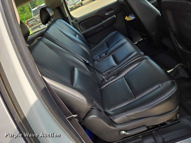image for item EN8263 2007 Chevrolet Suburban 1500 SUV