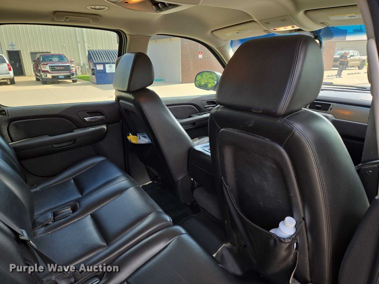image for item EN8263 2007 Chevrolet Suburban 1500 SUV