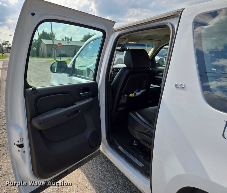 image for item EN8263 2007 Chevrolet Suburban 1500 SUV
