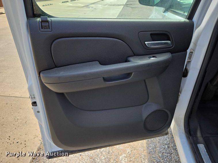 image for item EN8263 2007 Chevrolet Suburban 1500 SUV