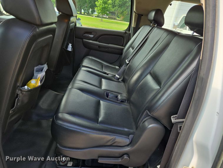 image for item EN8263 2007 Chevrolet Suburban 1500 SUV