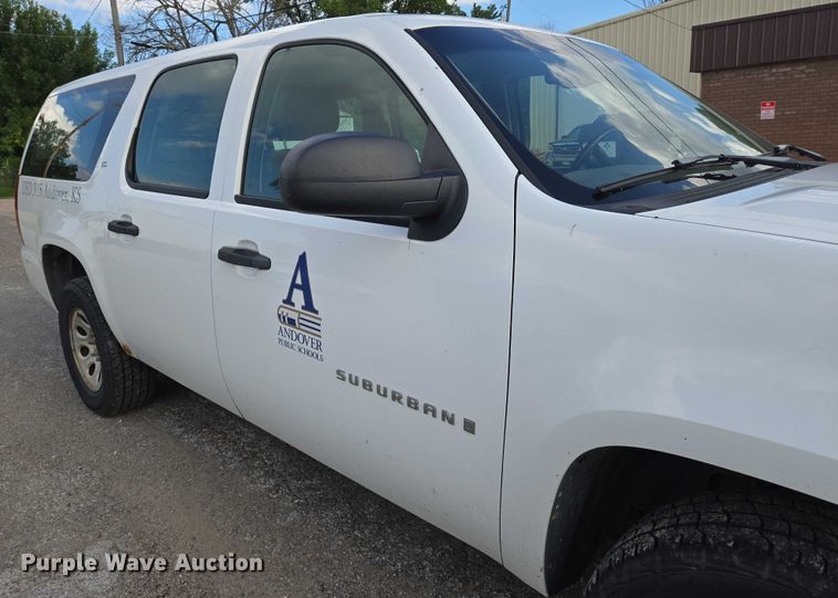 image for item EN8264 2007 Chevrolet Suburban 1500 SUV