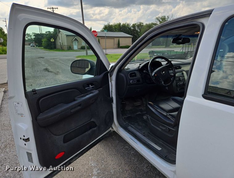 image for item EN8264 2007 Chevrolet Suburban 1500 SUV