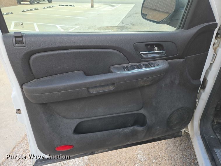 image for item EN8264 2007 Chevrolet Suburban 1500 SUV