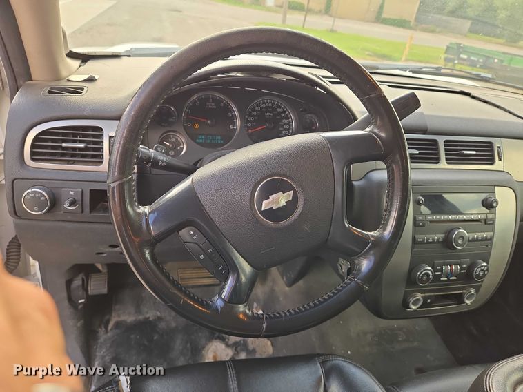 image for item EN8264 2007 Chevrolet Suburban 1500 SUV