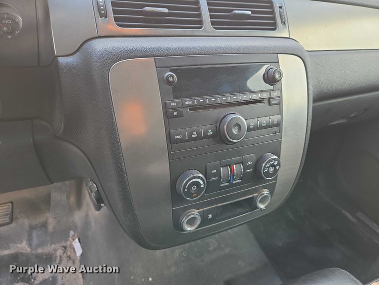 image for item EN8264 2007 Chevrolet Suburban 1500 SUV