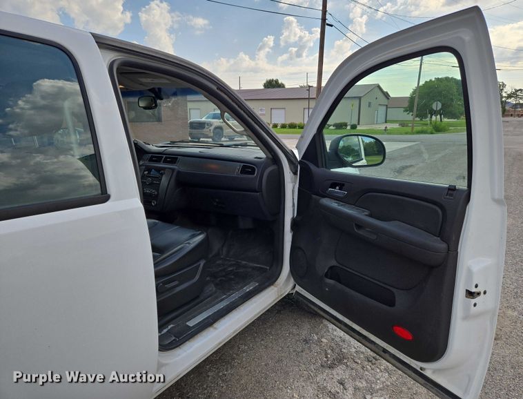 image for item EN8264 2007 Chevrolet Suburban 1500 SUV