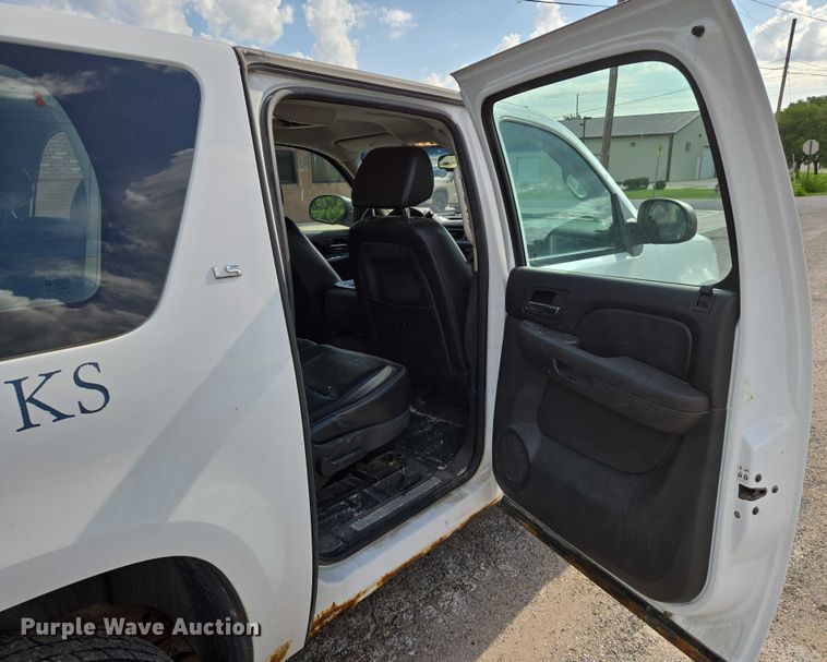 image for item EN8264 2007 Chevrolet Suburban 1500 SUV