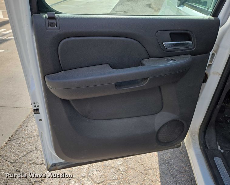 image for item EN8264 2007 Chevrolet Suburban 1500 SUV