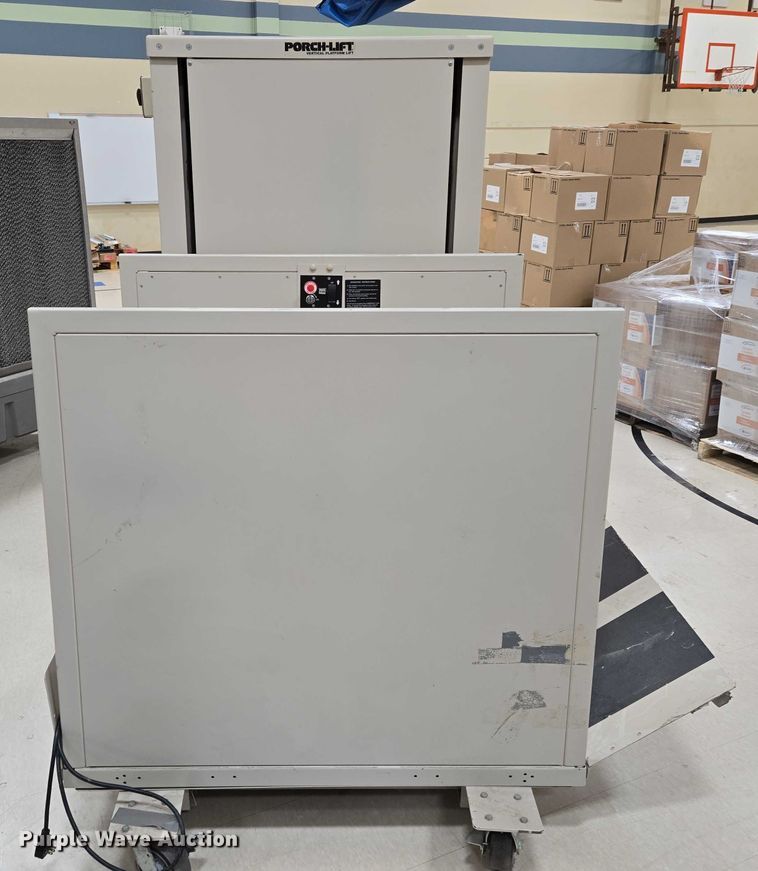 image for item EN8268 Porch-Lift wheelchair lift