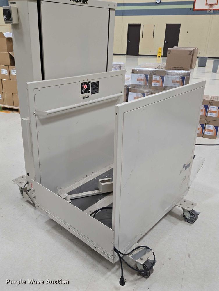 image for item EN8268 Porch-Lift wheelchair lift