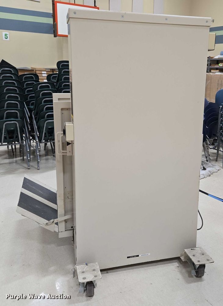 image for item EN8268 Porch-Lift wheelchair lift