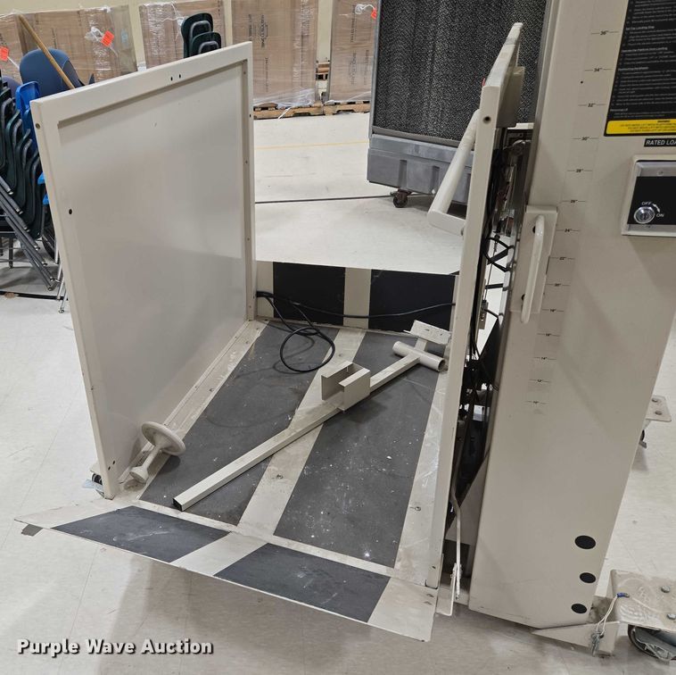 image for item EN8268 Porch-Lift wheelchair lift