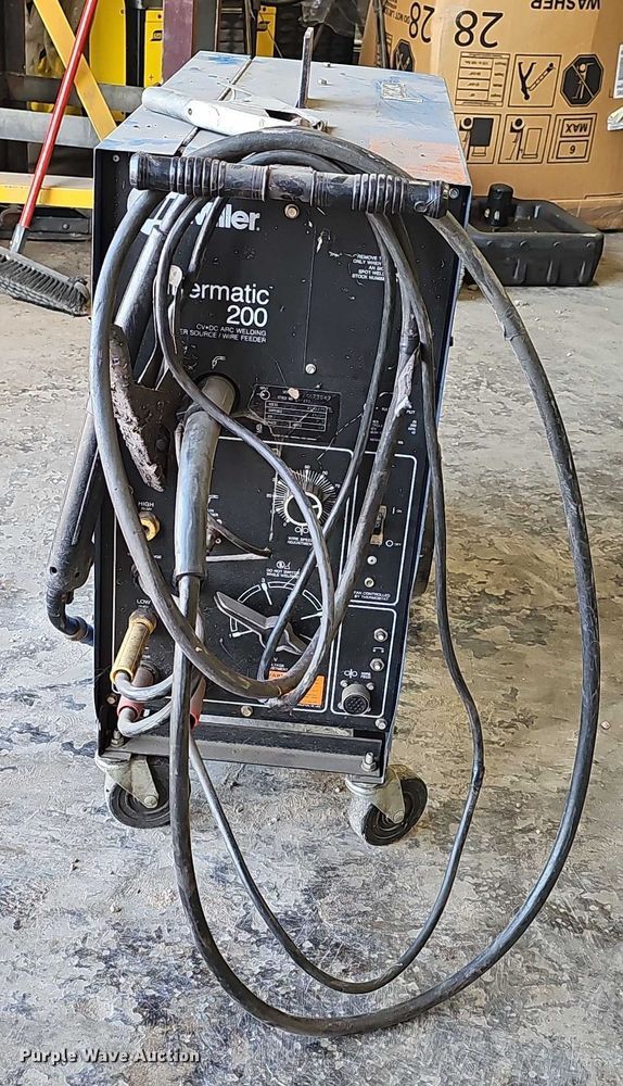 image for item EO1502 Miller Millermatic 200 welder