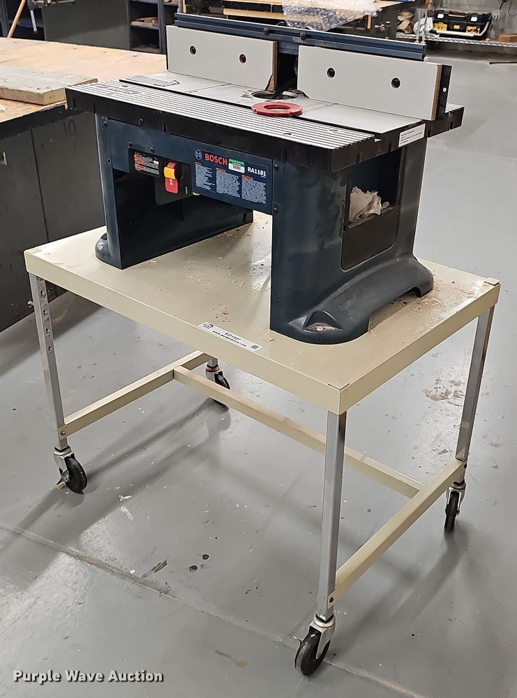 image for item EO1507 Bosch router table