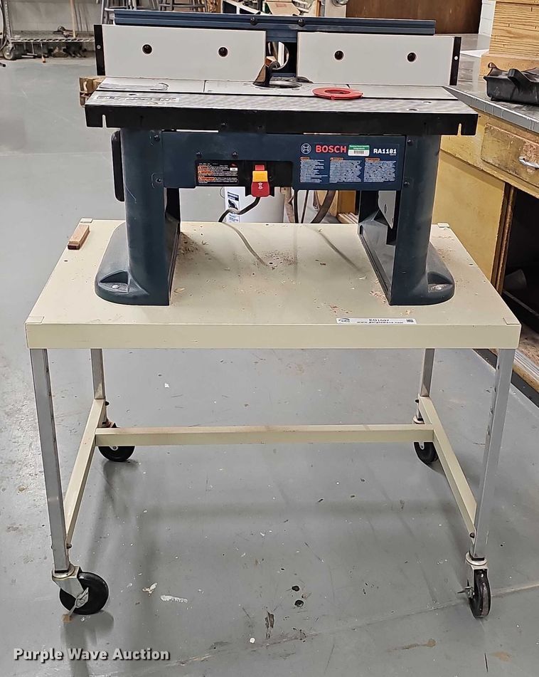 image for item EO1507 Bosch router table