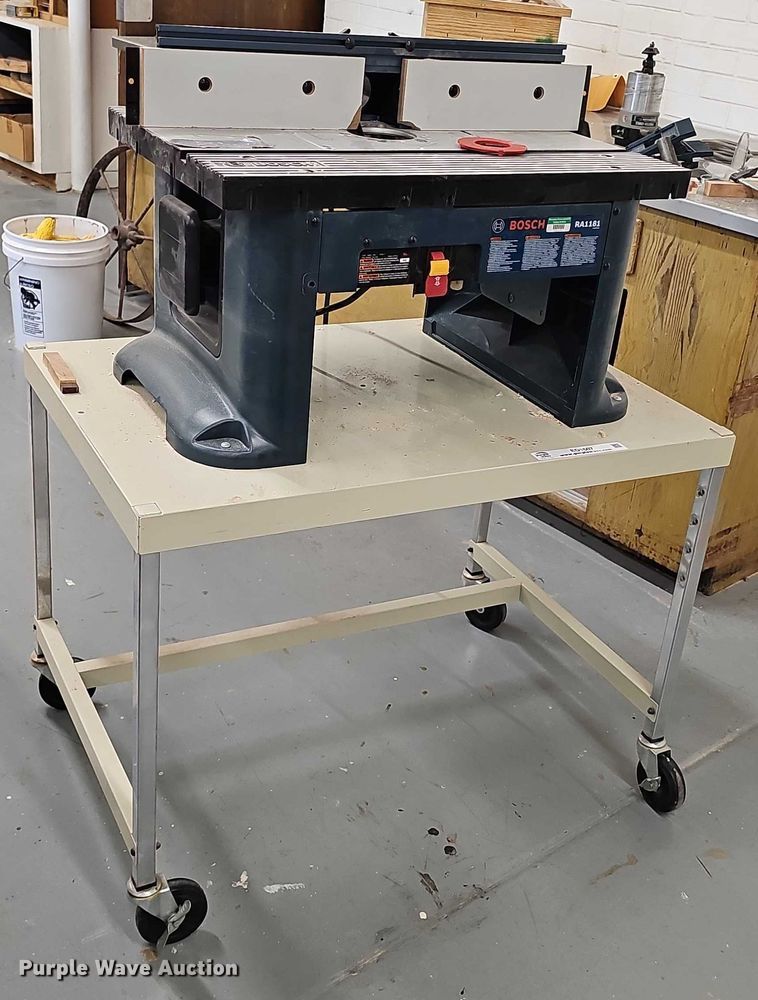 image for item EO1507 Bosch router table