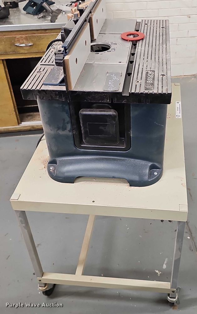 image for item EO1507 Bosch router table