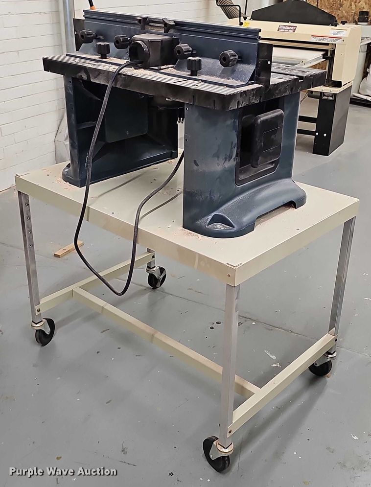 image for item EO1507 Bosch router table