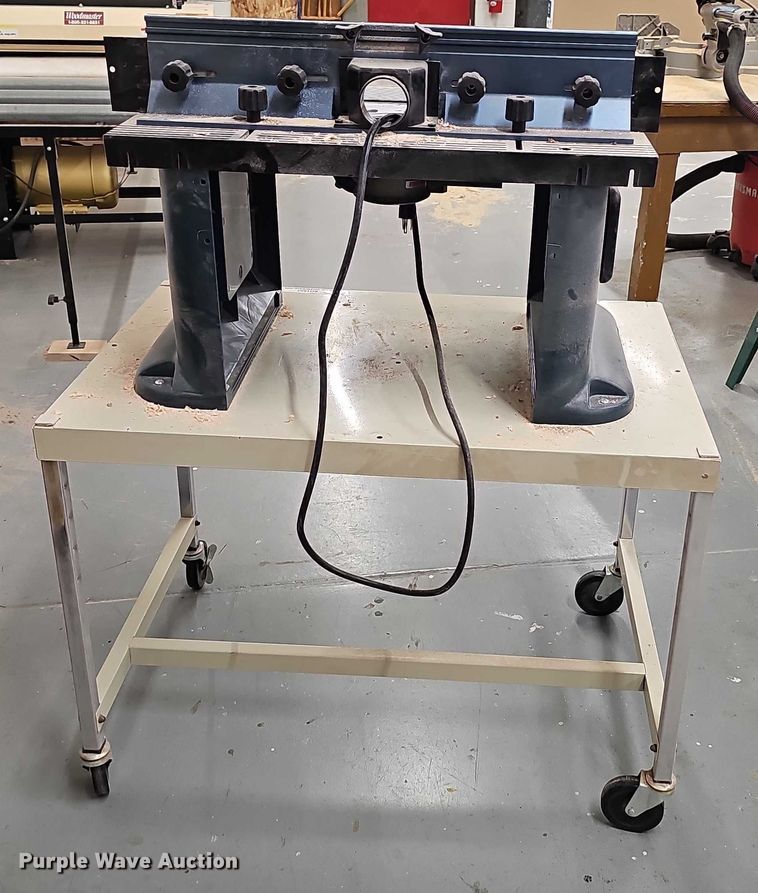 image for item EO1507 Bosch router table
