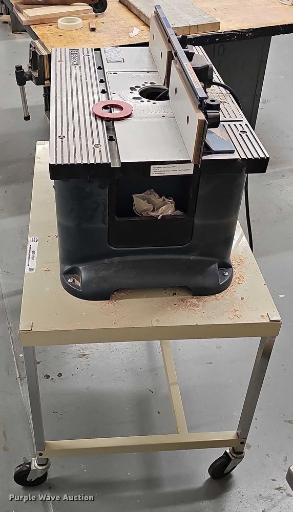 image for item EO1507 Bosch router table