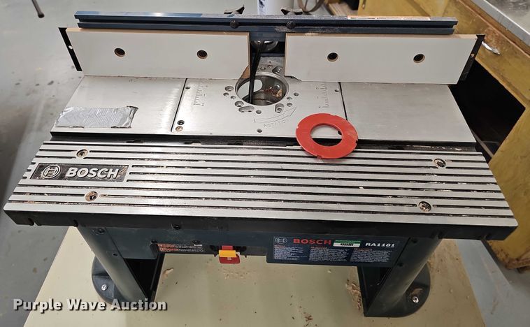 image for item EO1507 Bosch router table
