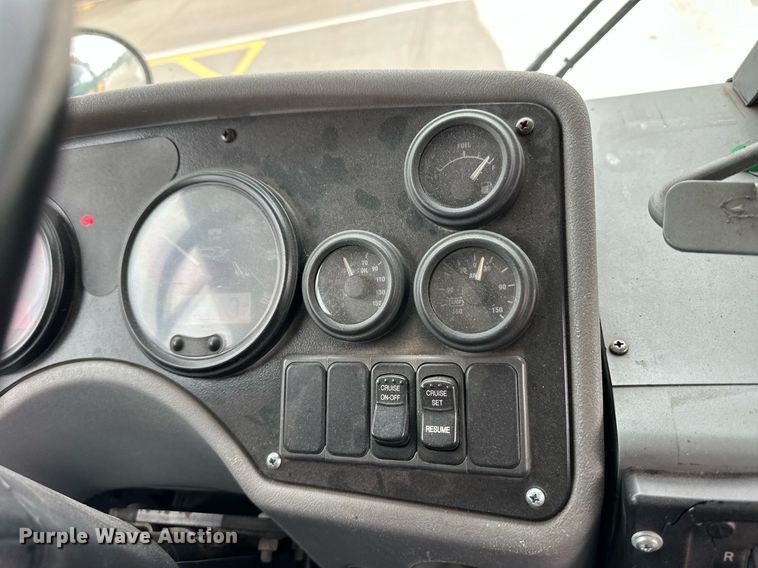 image for item EQ4854 2006 Blue Bird All American FE school bus