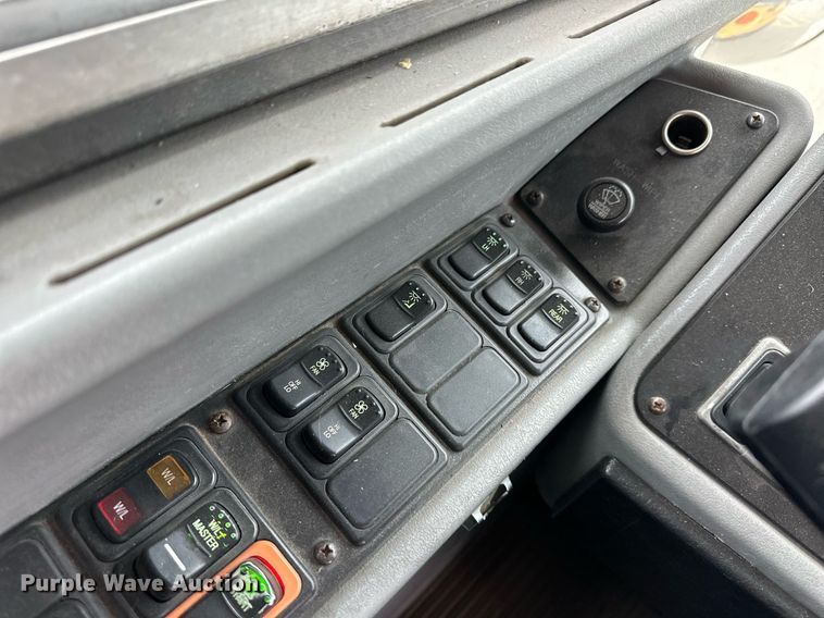 image for item EQ4854 2006 Blue Bird All American FE school bus