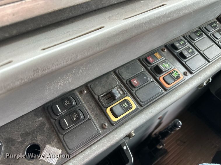 image for item EQ4854 2006 Blue Bird All American FE school bus