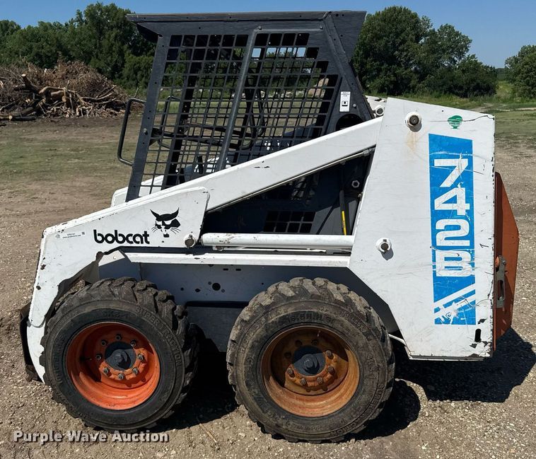 image for item ER2101 1993 Bobcat 742B skid steer loader