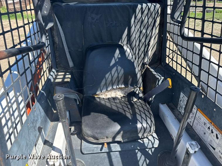 image for item ER2101 1993 Bobcat 742B skid steer loader