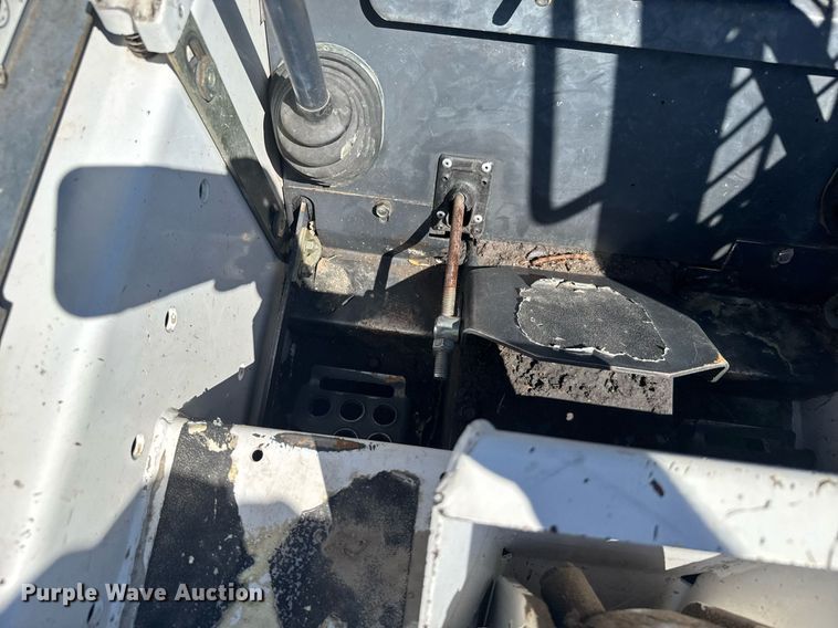 image for item ER2101 1993 Bobcat 742B skid steer loader