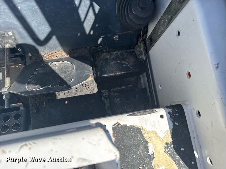 image for item ER2101 1993 Bobcat 742B skid steer loader