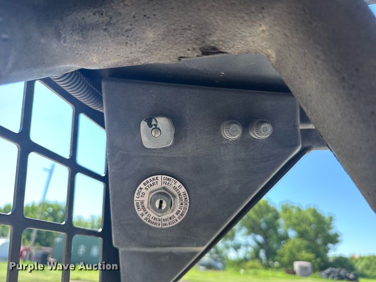 image for item ER2101 1993 Bobcat 742B skid steer loader