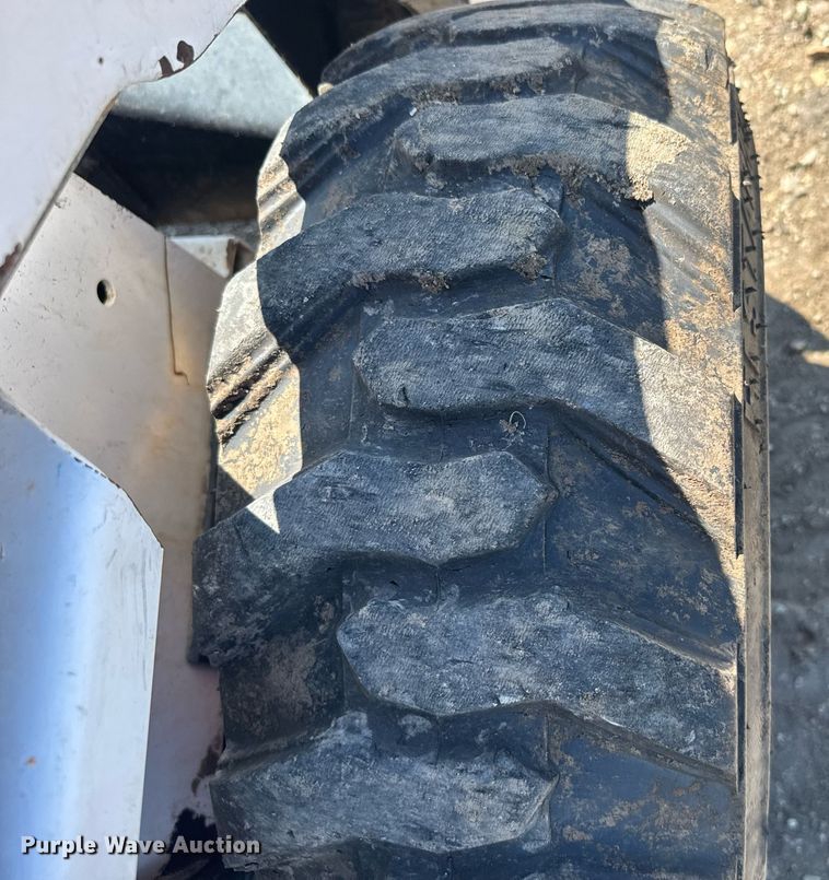 image for item ER2101 1993 Bobcat 742B skid steer loader